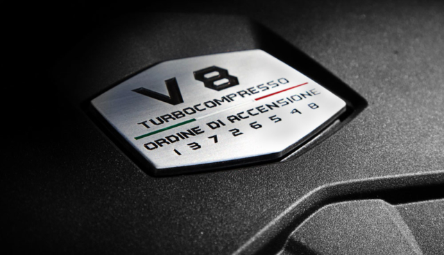 Lamborghini Uruksessa on pellin alla 4.0 litrainen tuplaturbo V8: 641 hevosvoimaa, 850 Nm.